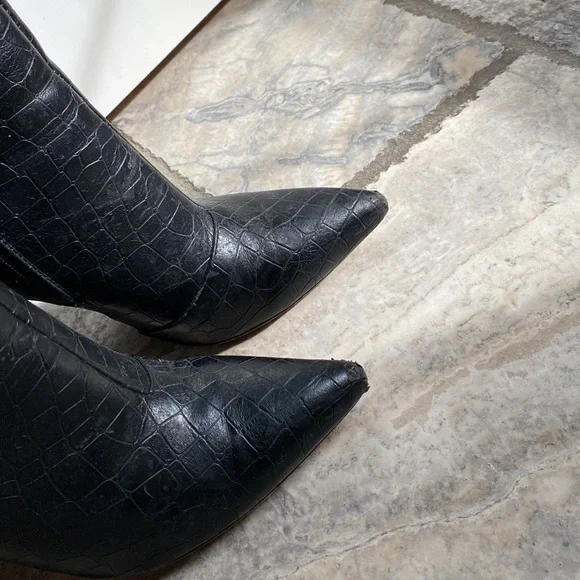 Heeled bootees - Picture 2 of 2